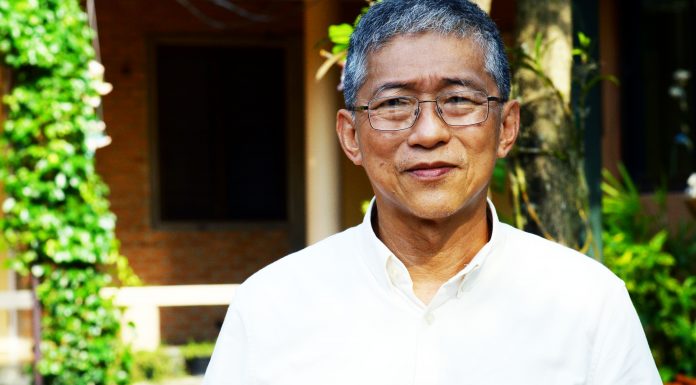 เกื้อพงษ์ ชัยดรุณ ในวิถีนักอ่าน-แปลจารึกโบราณ