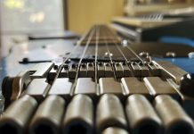 ศรีหมึก : การตั้งค่าและคุณค่าของเครื่องดนตรี