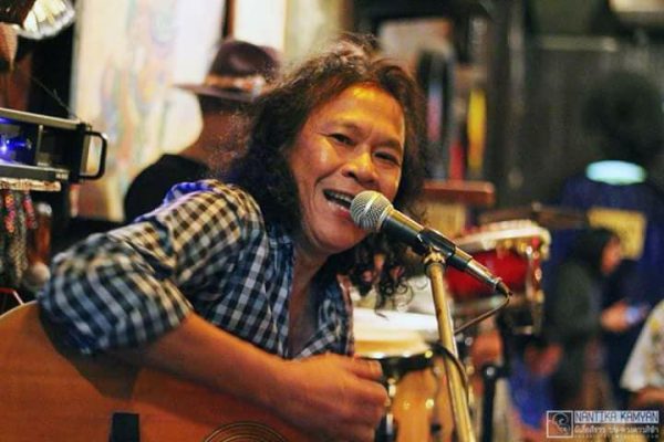 เล่าเรื่องชีวิตศิลปินนักร้องรักแต่งเพลง พยัต ภูวิชัย